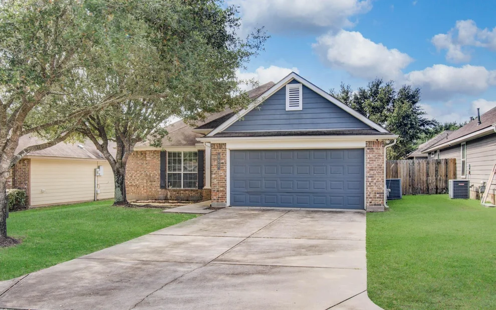 Unit for sale at 957 Oak Terrace Drive, Willis, TX 77378