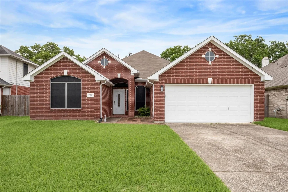 Unit for sale at 320 Spencer Landing E, La Porte, TX 77571