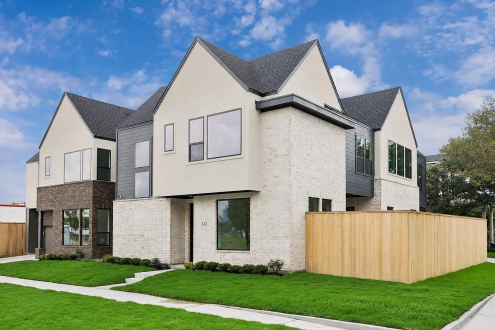 Unit for sale at 122 E 4th Street, Houston, TX 77007