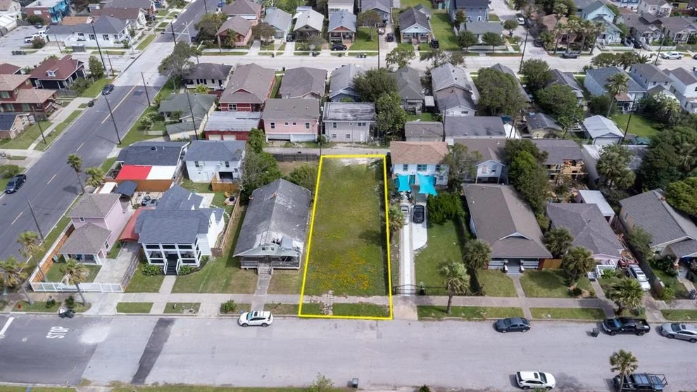 Unit for sale at 3616 Avenue S 1/2, Galveston, TX 77550