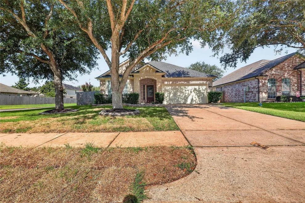 Unit for sale at 419 Drake Lane, League City, TX 77573