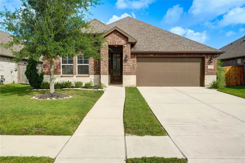 Unit for sale at 2126 Elrington Willow Lane, Pearland, TX 77089