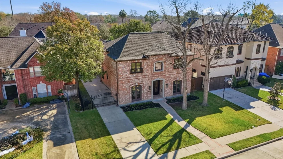 Unit for sale at 539 Wisteria Street, Bellaire, TX 77401