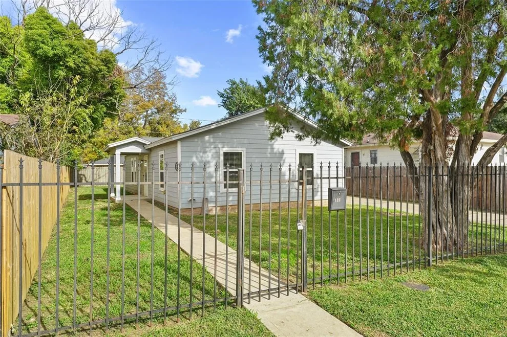 Unit for sale at 135 Avenue F, Sugar Land, TX 77498