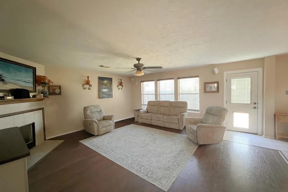 Unit for sale at 110 Rocky Cove Lane, Dickinson, TX 77539