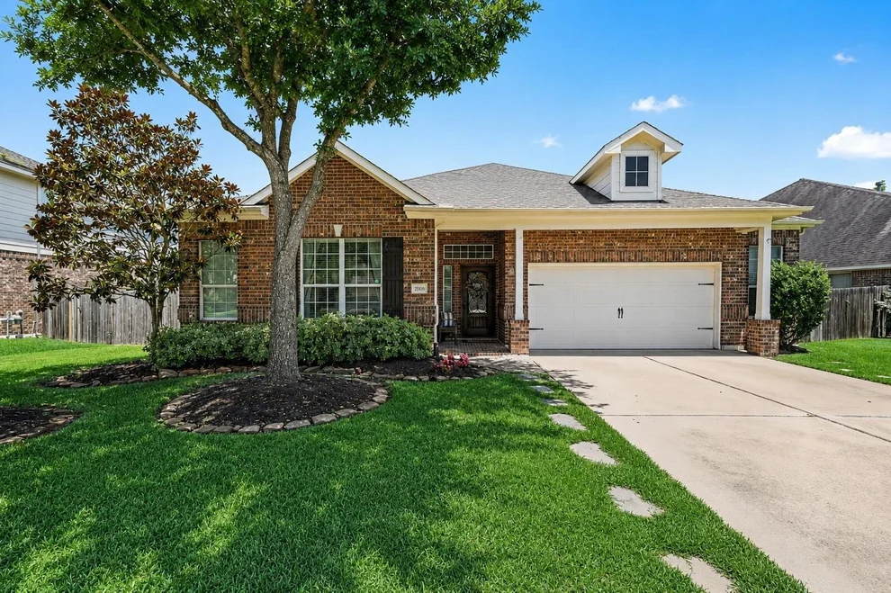 Unit for sale at 27006 Cliff Pointe Lane, Katy, TX 77494