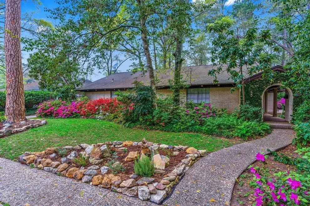 Unit for sale at 308 Tanglewood Drive, Conroe, TX 77301
