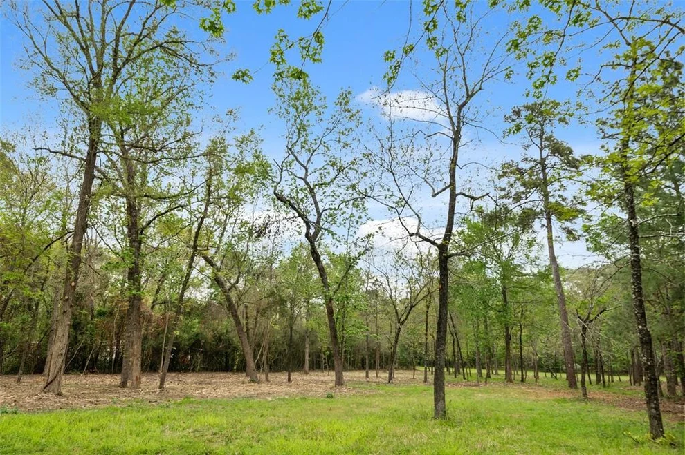 Unit for sale at 10048 Pine Springs Drive, Conroe, TX 77304