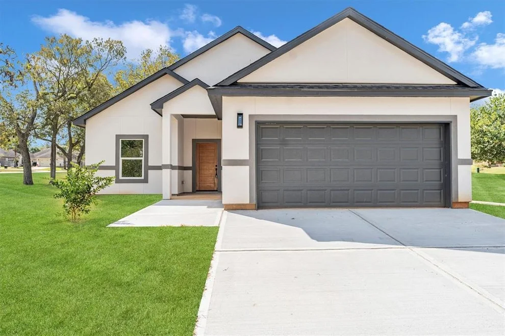 Unit for sale at 1005 Lake View Drive, Montgomery, TX 77356