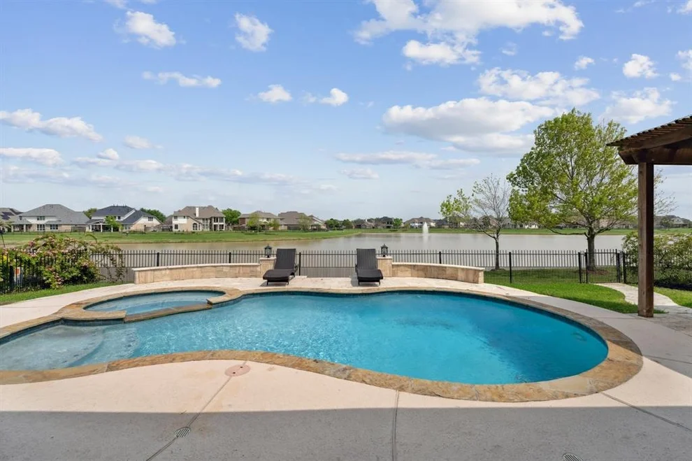 Unit for sale at 1611 Highland Glen Lane, Pearland, TX 77581