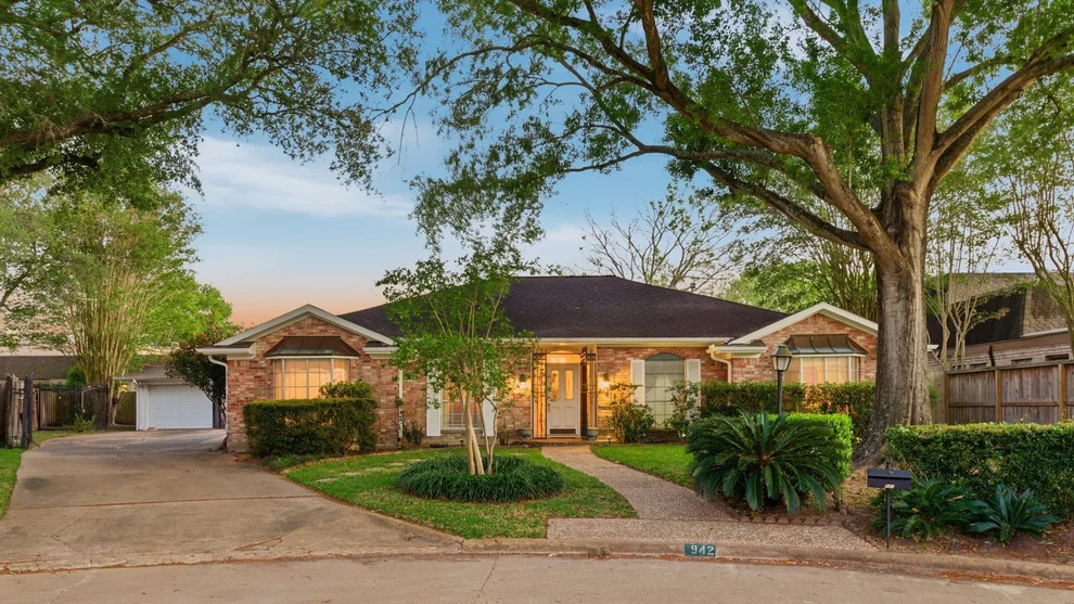 Unit for sale at 942 Brunswick Circle, Sugar Land, TX 77478