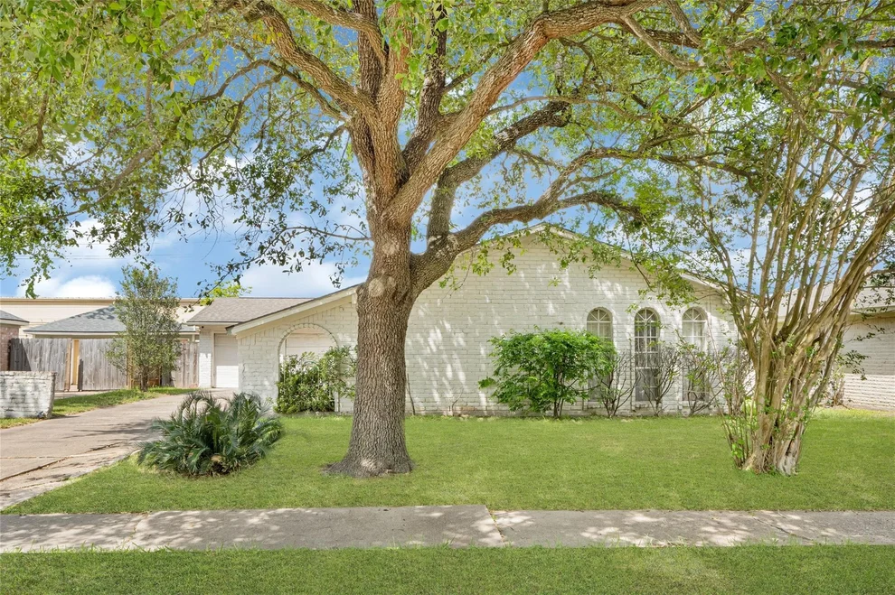 Unit for sale at 12326 South Drive, Houston, TX 77099