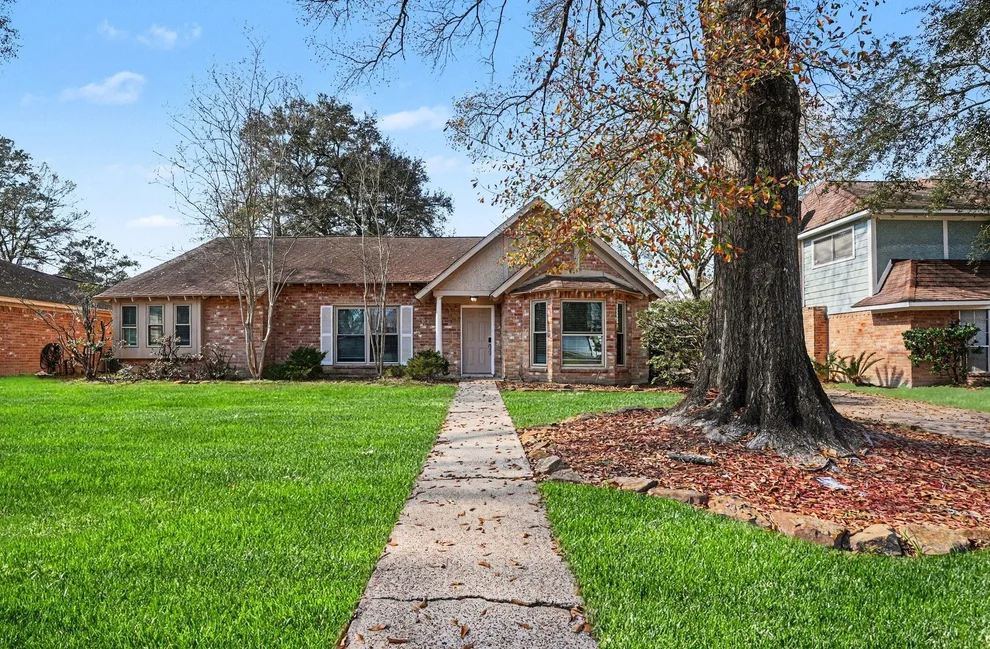Unit for sale at 2067 SE Shadow Rock Drive, Houston, TX 77339