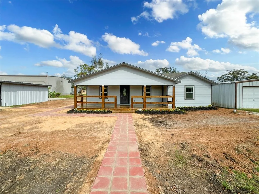 Unit for sale at 229 E Washington Street, Brazoria, TX 77422