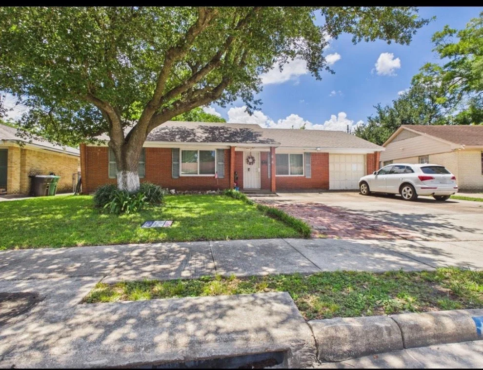 Unit for sale at 113 W Riverwood Drive, Houston, TX 77076