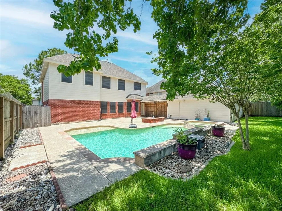 Unit for sale at 3713 Pinehurst Drive, Pearland, TX 77581