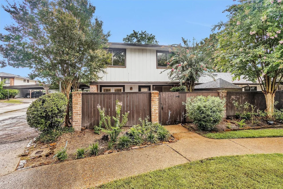 Unit for sale at 5347 Pinewilde Drive, Houston, TX 77066