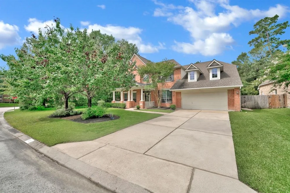 Unit for sale at 82 S Winsome Path Circle, The Woodlands, TX 77382