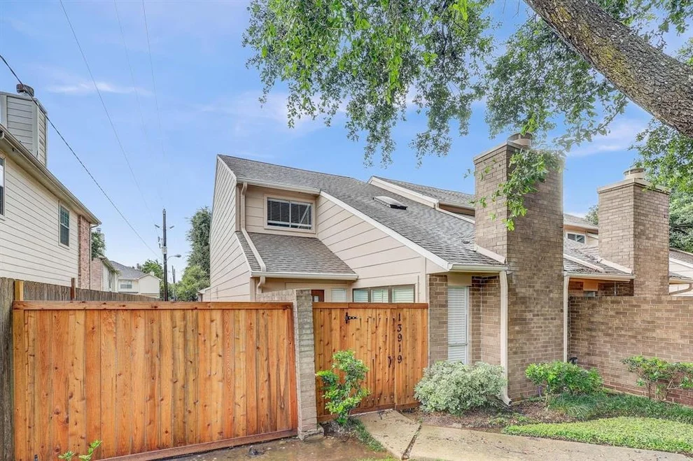 Unit for sale at 13919 Hollowgreen Drive, Houston, TX 77082