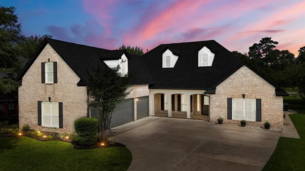 Unit for sale at 12652 Lake Vista Drive, Willis, TX 77318