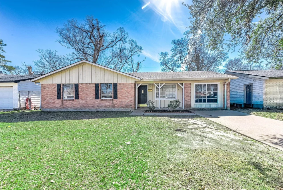 Unit for sale at 6110 Guadalupe Street, Houston, TX 77016