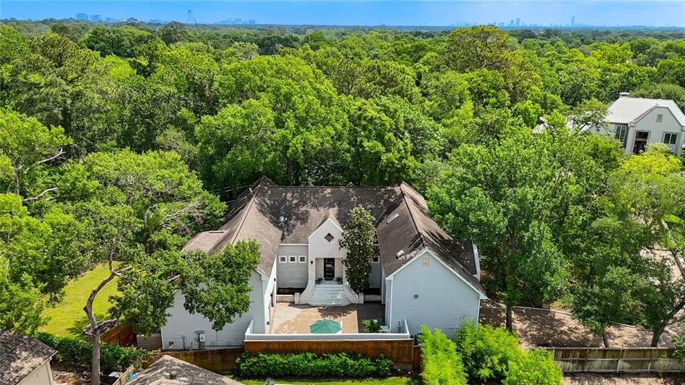Unit for sale at 1121 Lashbrook Drive, Houston, TX 77077