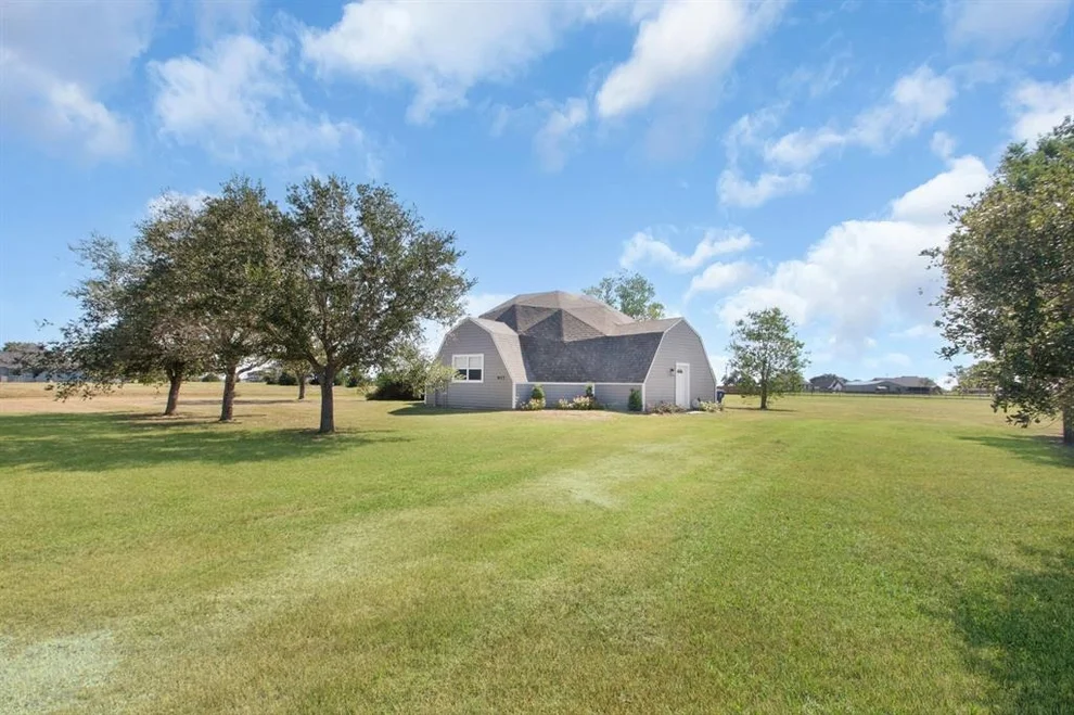 Unit for sale at 907 Longhorn Trail, Angleton, TX 77515