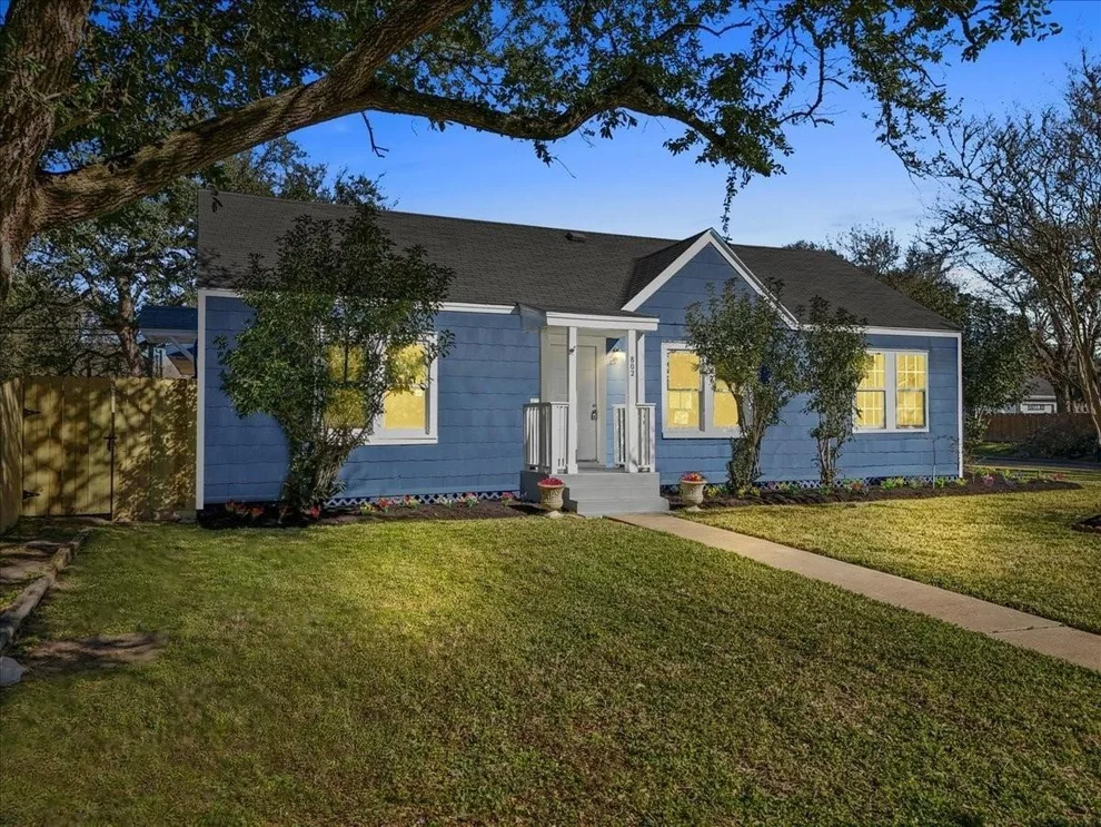 Unit for sale at 802 18th Avenue N, Texas City, TX 77590
