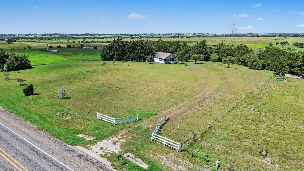 Unit for sale at 7740 N Us Highway 77, Schulenburg, TX 78956