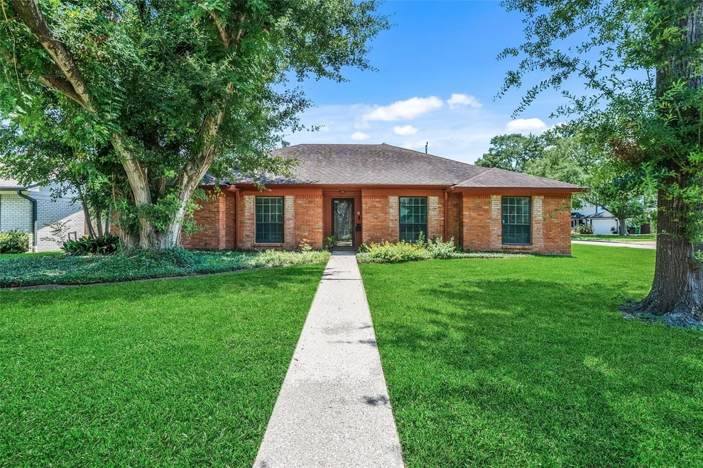 Unit for sale at 5002 Leafy Hollow Court, Houston, TX 77018