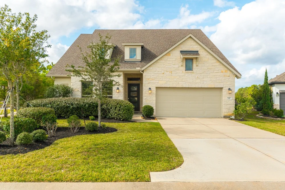 Unit for sale at 10 Fringetree Bark Court, The Woodlands, TX 77375