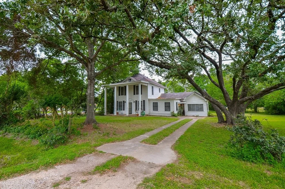Unit for sale at 1001 Divide Street, El Campo, TX 77437