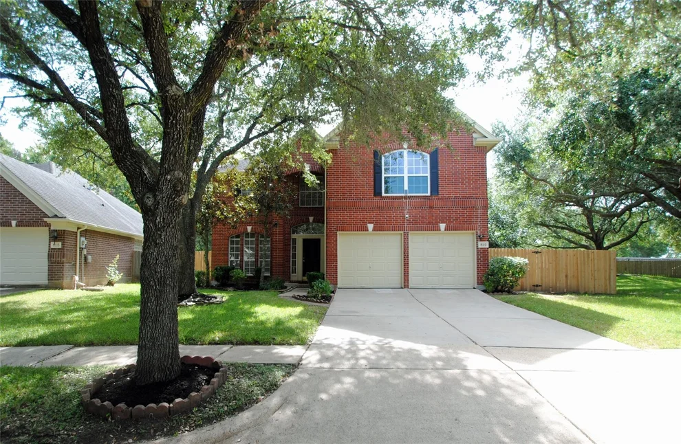 Unit for sale at 819 Fairpark Lane, Sugar Land, TX 77479
