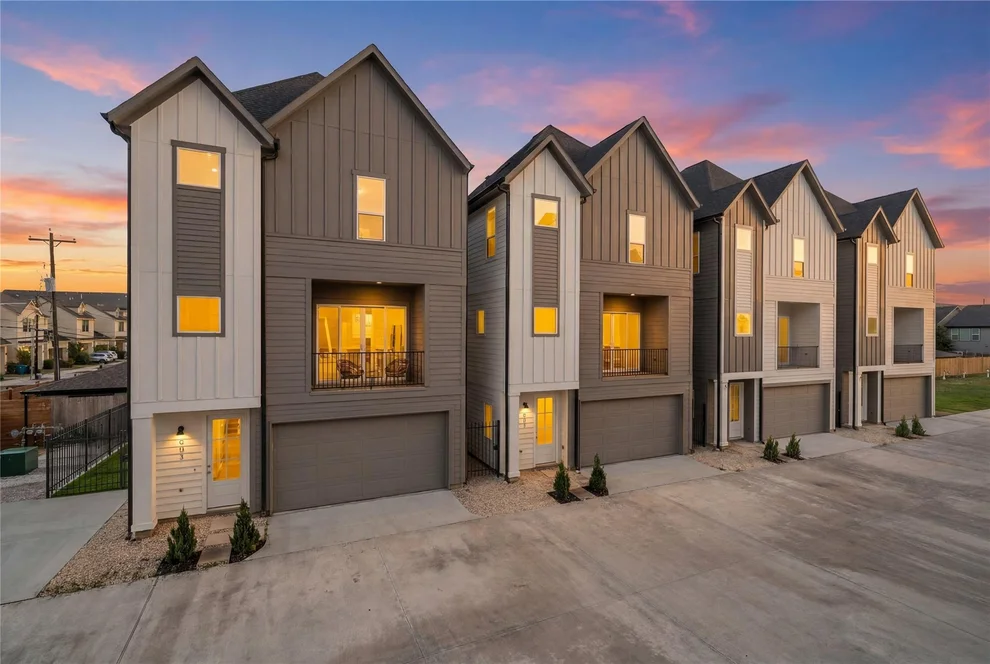 Unit for sale at 611 Skyland Terrace Way, Houston, TX 77009