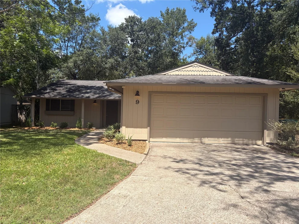 Unit for sale at 9 Wolfhound Lane, The Woodlands, TX 77380