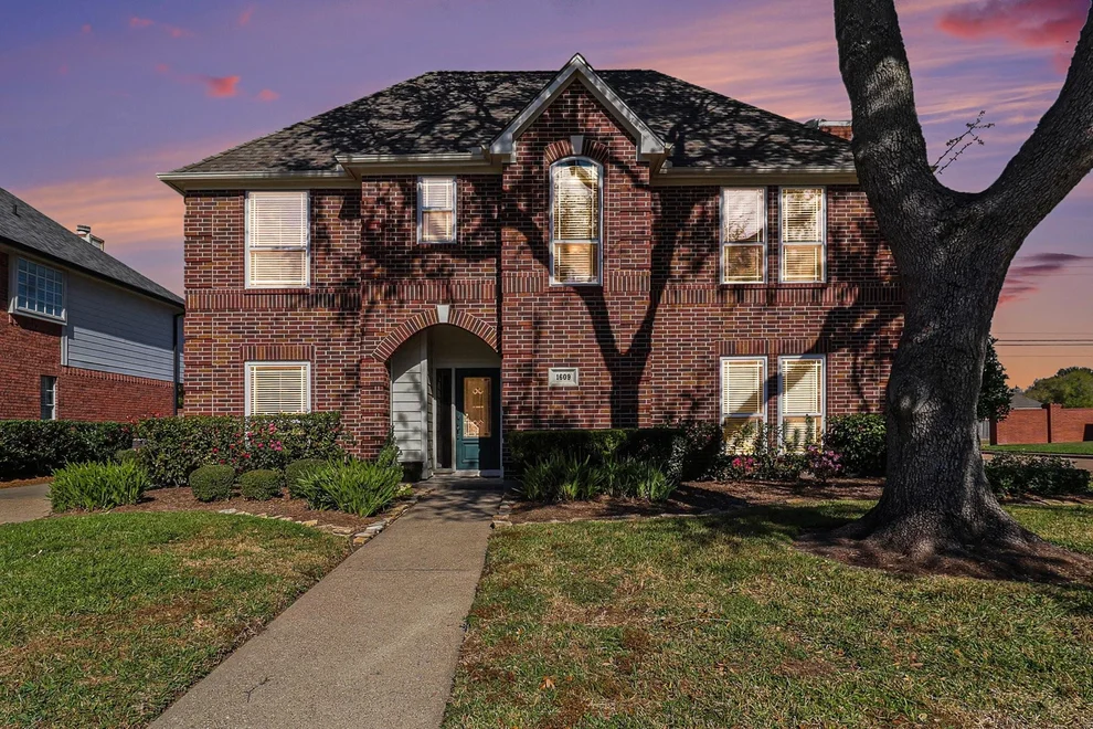 Unit for sale at 1609 Cherokee Street, Deer Park, TX 77536