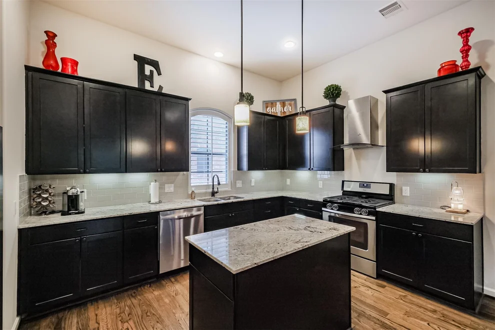 Unit for sale at 1402 W 26th Street, Houston, TX 77008