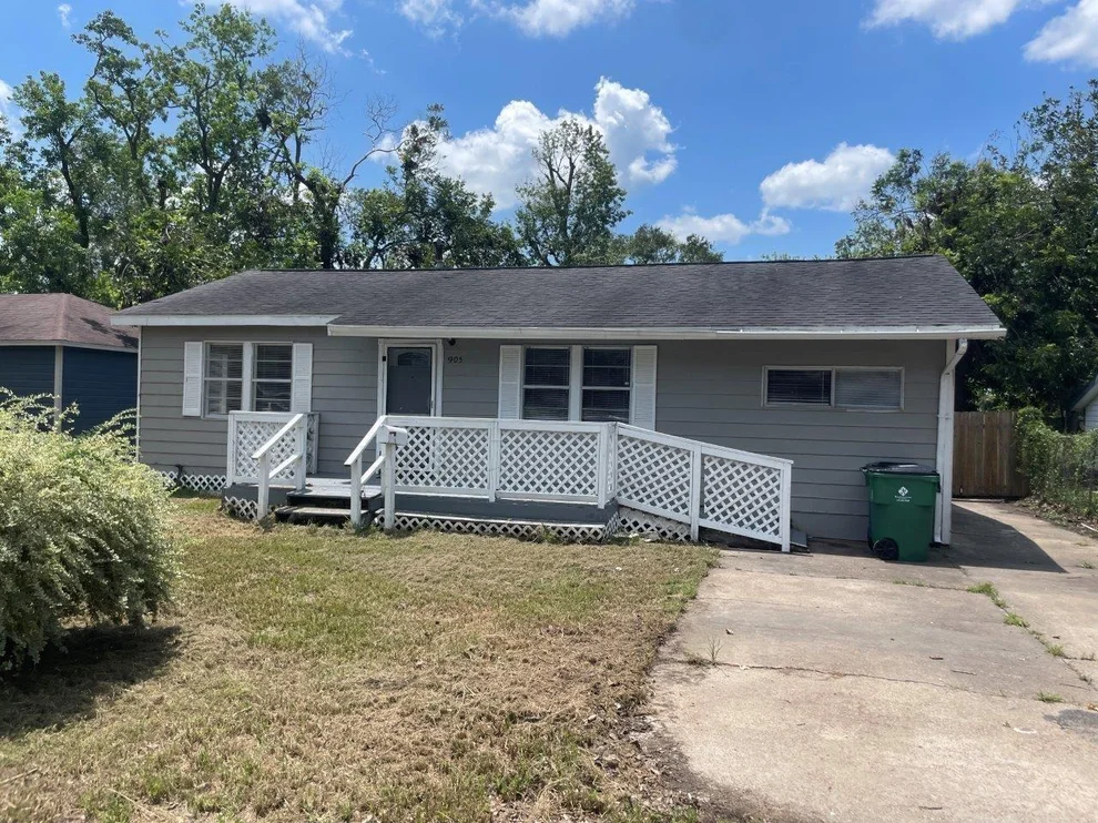 Unit for sale at 905 N Arcola Street, Angleton, TX 77515