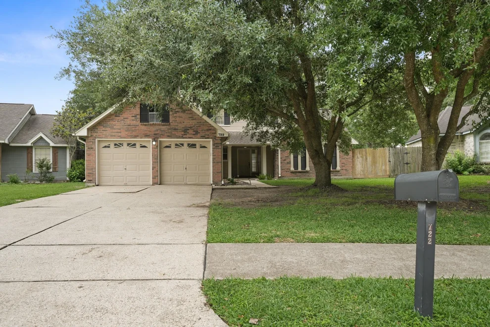 Unit for sale at 722 Regency Court, Friendswood, TX 77546