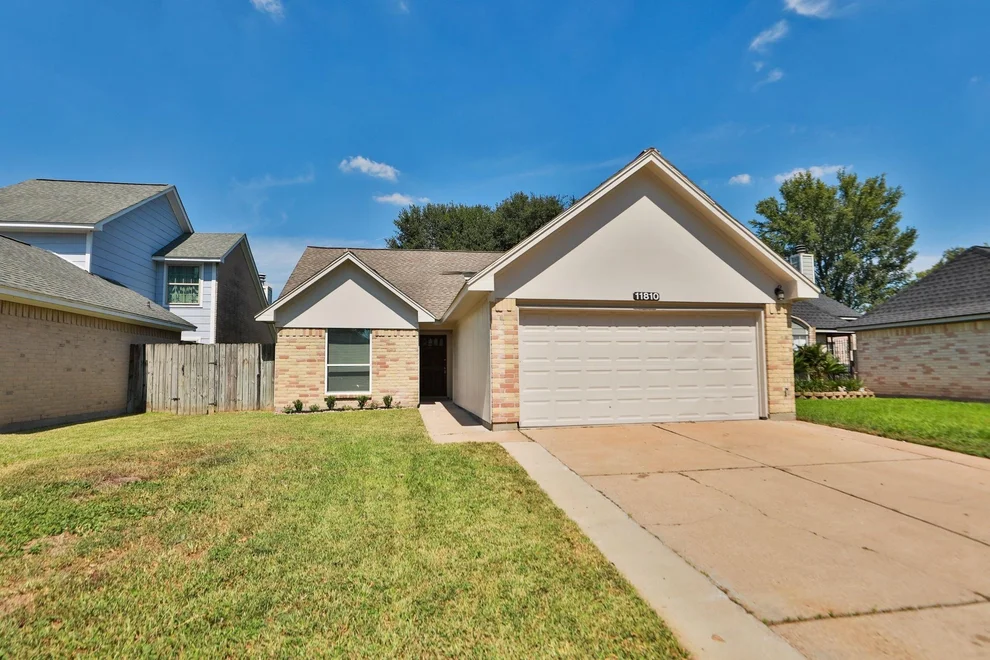 Unit for sale at 11810 Glenwolde Drive, Houston, TX 77099
