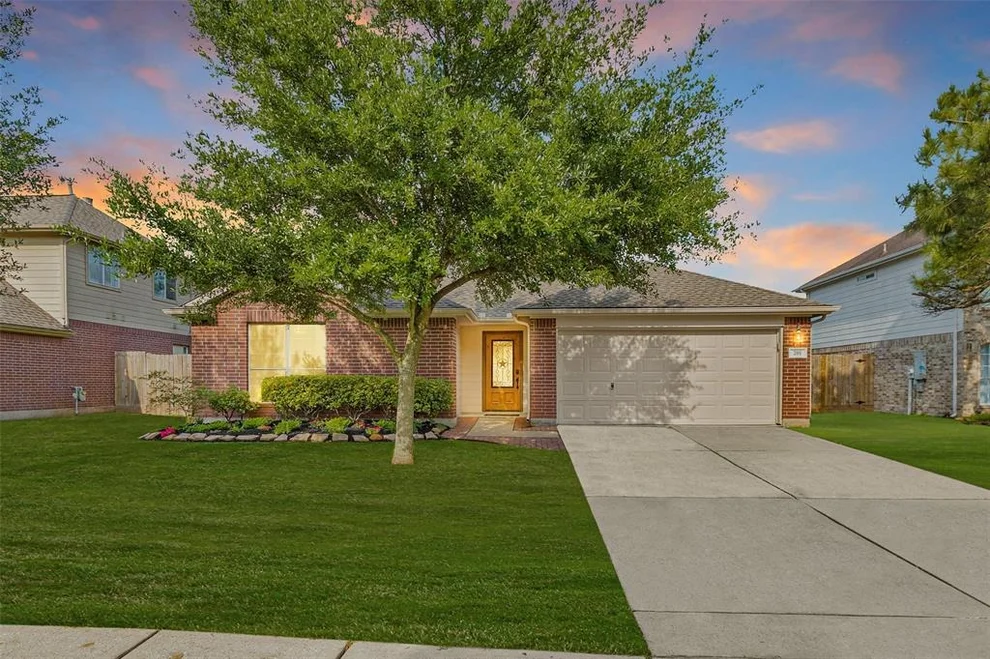 Unit for sale at 201 Cedar Lake Drive, League City, TX 77573
