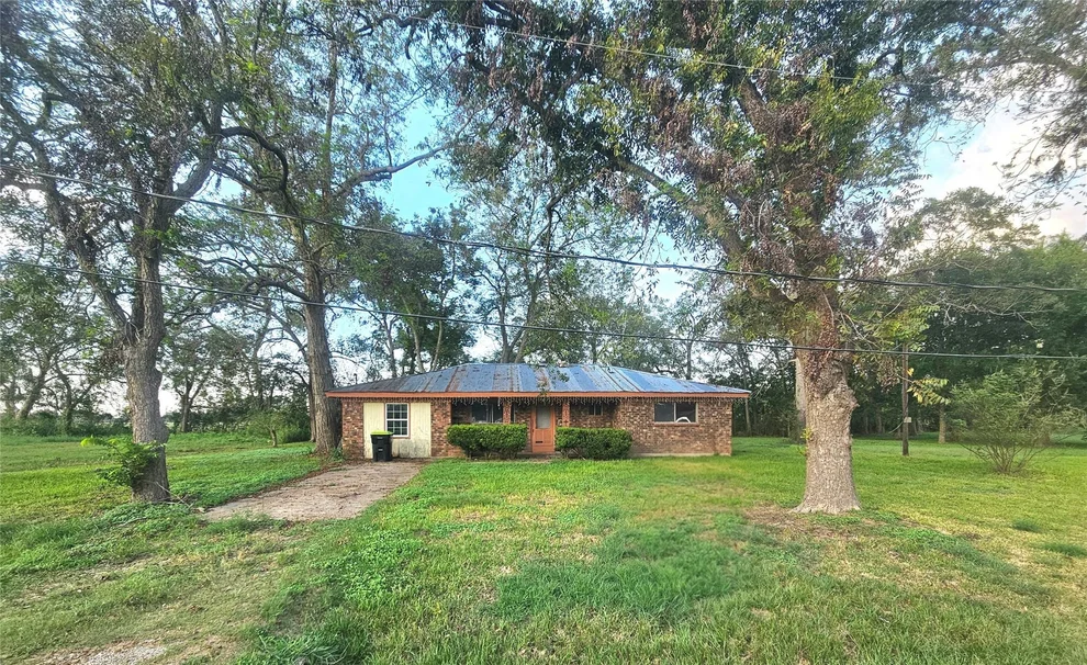 Unit for sale at 905 E Columbus Drive, Wharton, TX 77488