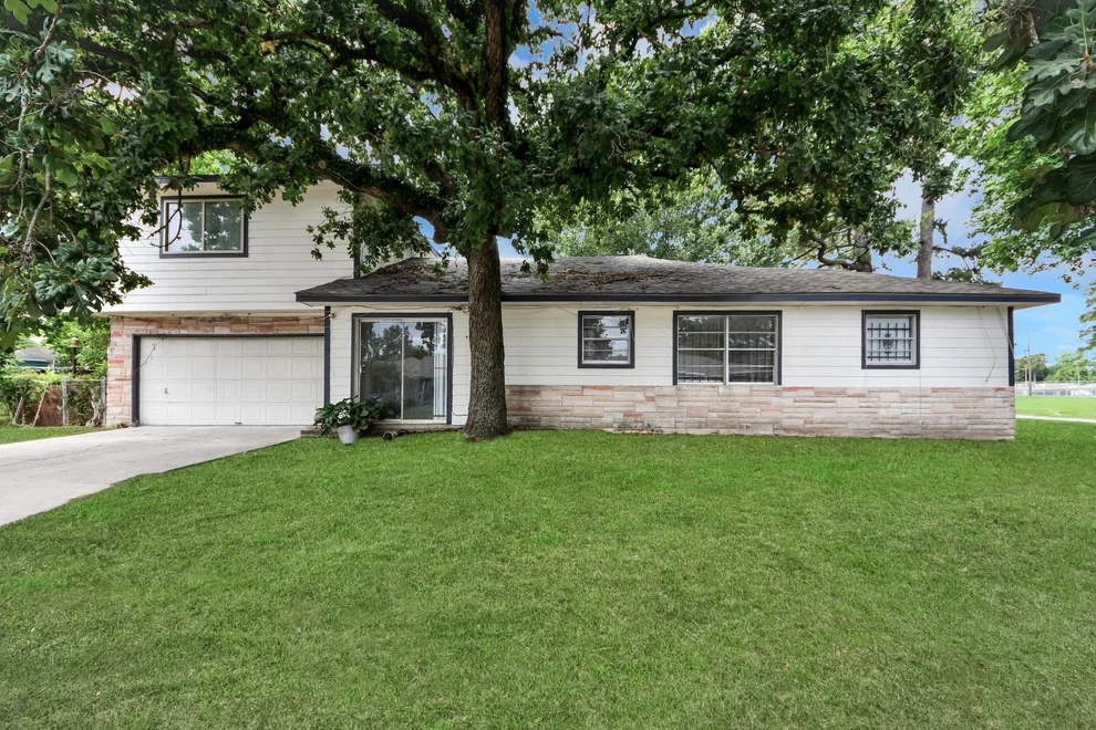 Unit for sale at 7450 Lakewood Drive, Houston, TX 77016
