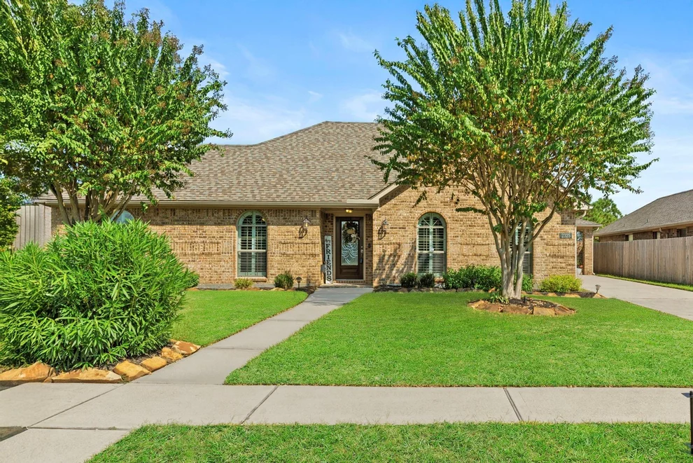 Unit for sale at 2325 Pasqua Trail, League City, TX 77573