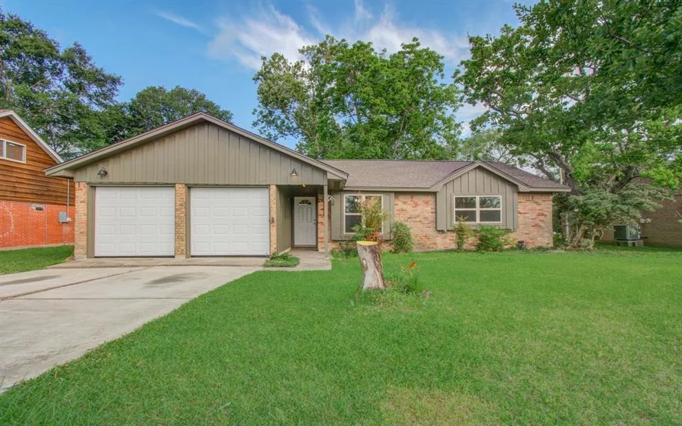 Unit for sale at 1614 2nd Street, League City, TX 77573
