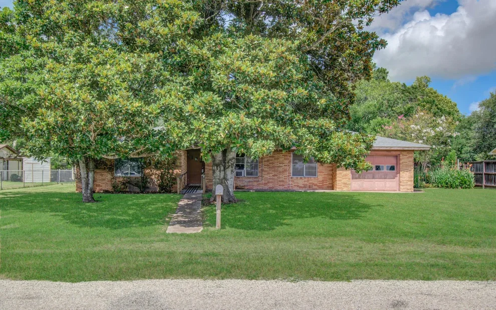 Unit for sale at 414 Forest Street, Columbus, TX 78934