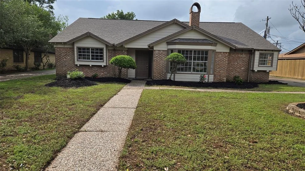 Unit for sale at 112 Royal Drive, League City, TX 77573