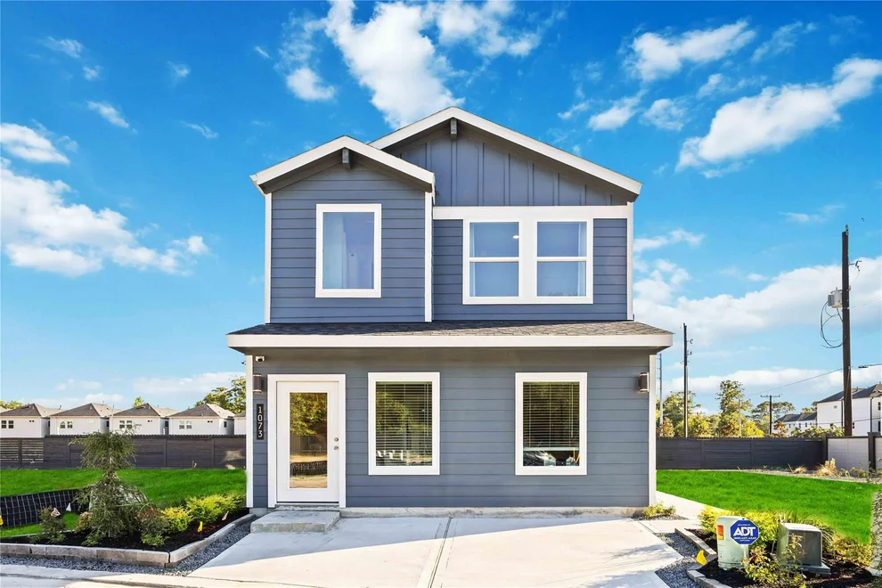 Unit for sale at 1061 Wheatley Oak Lane, Houston, TX 77091