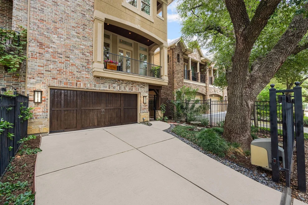 Unit for sale at 1518 W Clay Street, Houston, TX 77019