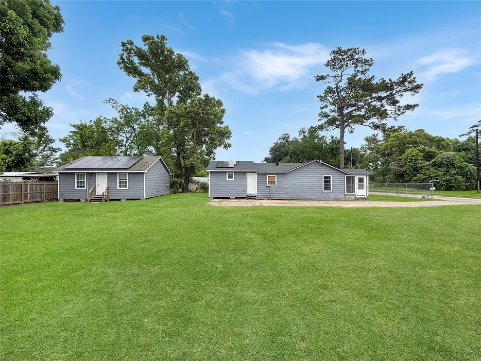 Unit for sale at 6931 Weaver Road, Houston, TX 77028